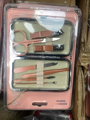 ערכת מניקור ופדיקור מקצועית 7 חלקים – טיפוח מושלם בסטייל ורוד