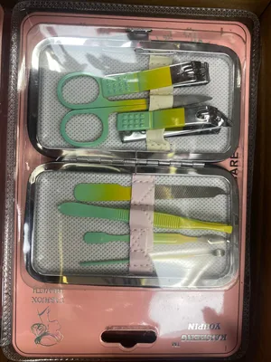 ערכת מניקור ופדיקור מקצועית 7 חלקים – מהדורת ירוק-צהוב מבריק