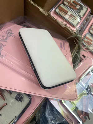 ערכת מניקור ופדיקור יוקרתית 12 חלקים – סלון טיפוח פרטי בתוך מארז