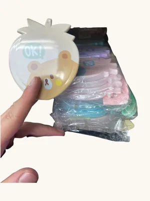 מראת כיס ומסרק מתקפל לילדים בצורת תפוח – הסט המושלם לכל תיק!