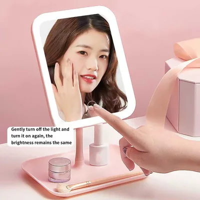 מראת איפור טאץ' מקצועית עם תאורת LED חכמה – הדיוק המושלם בכל נגיעה