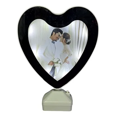 מראת קסם בצורת לב עם תאורת LED – מראה שהופכת למסגרת תמונה מרגשת