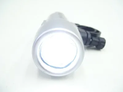 סט פנסי LED מקצועי לאופניים עוצמת תאורה ובטיחות מקסימלית