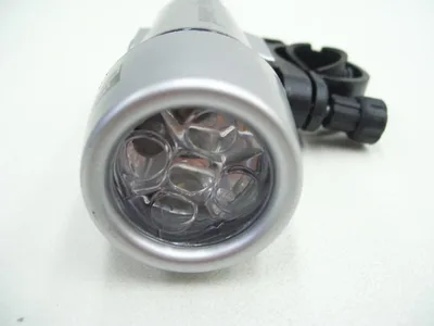 סט פנסי LED מקצועי לאופניים עוצמת תאורה ובטיחות מקסימלית