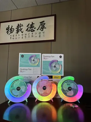 מאוורר שולחני נייד ונטען עם תאורת לילה RGB מחליפת צבעים