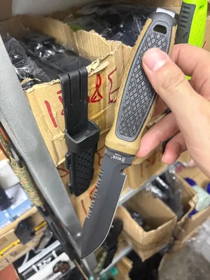 סכין הישרדות וציד טקטית להב קבוע עם מסור שיניים ונדן קשיח