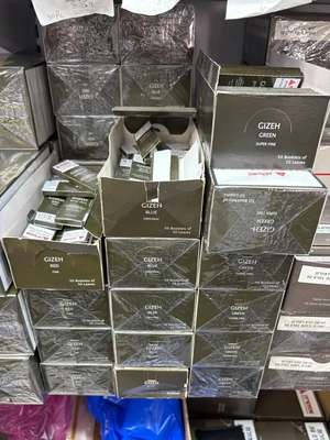 פאקט ניירות גלגול גיזה אדום (GIZEH Red Fine) קצר | מארז 50 פנקסים