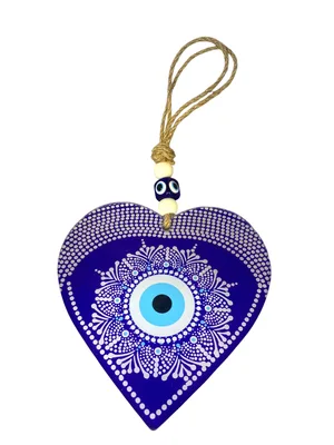 לב זכוכית עוצר נשימה להגנה וברכה – קמיע עין הרע בעבודת אמנות