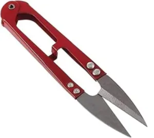 קוצץ חוטים מקצועי לתפירה וריקמה – להבי נירוסטה חדים ומנגנון קפיץ